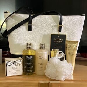 Sweet Mandarin & Grapefruit Body Wash Set - White and Gold